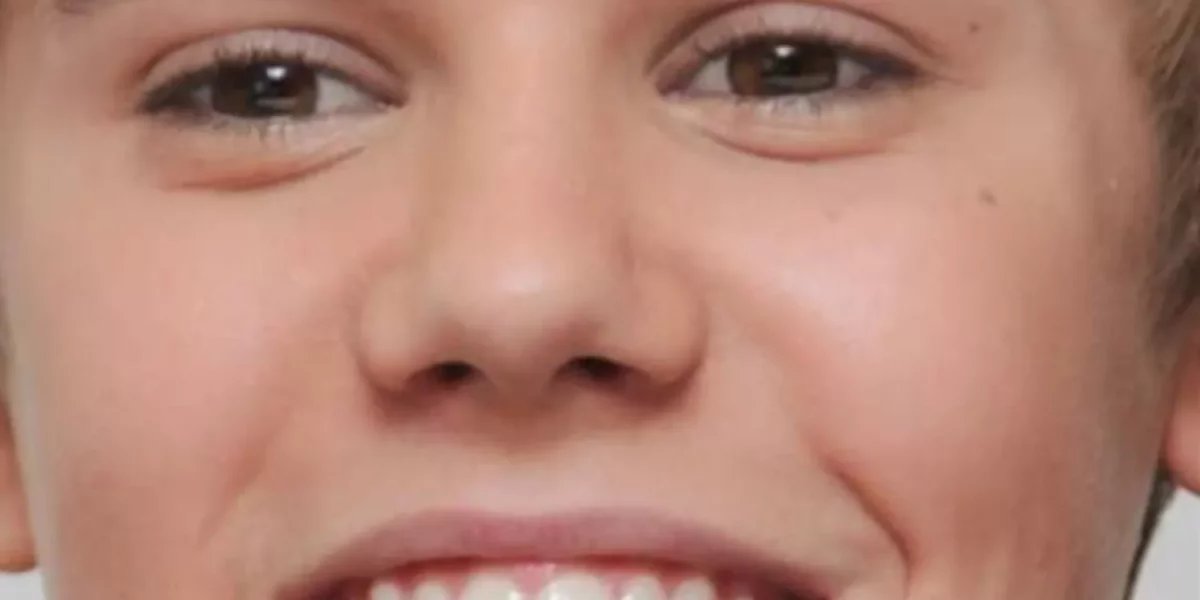Invisalign Kullanan Ünlüler – Dr Begum Ulaşan ile “Kırmızı Halı” Gülüşüne Nasıl Sahip Olabilirsiniz