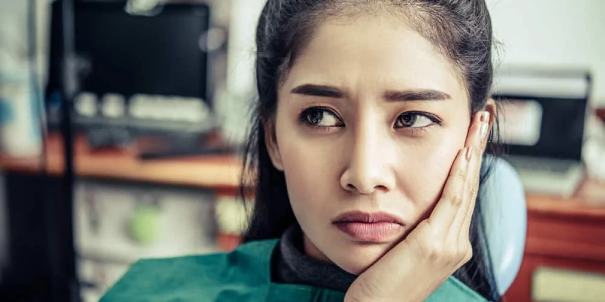 Diş Eti Çökmesi Nasıl Tedavi Edilir?