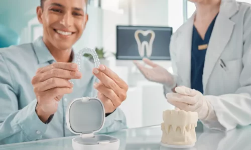 Nilüfer'de Şeffaf Plaklar - Milim Dental Hospital